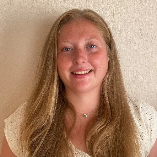 Justine Dée (Ostéopathe): Prenez rendez-vous en ligne