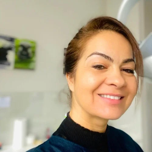 Cristina Dumitrescu (Dentiste): Prenez rendez-vous en ligne