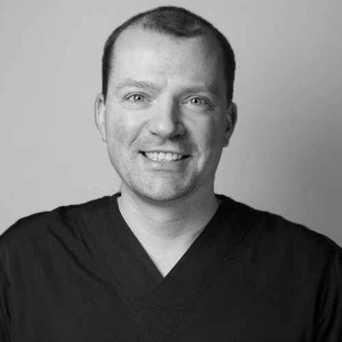 Dr Tim Vagenende Stomatologist - Implantologist - Oral and maxillofacial surgeon: Book an online appointment
