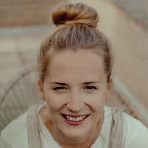 Dr Manon Cornet General Practitioner: Book an online appointment