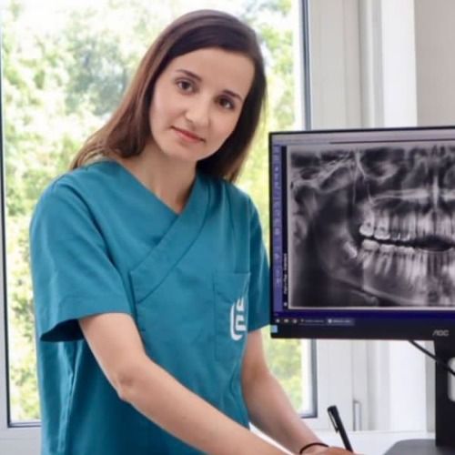Dihia Boukhalfa (Dentiste): Prenez rendez-vous en ligne