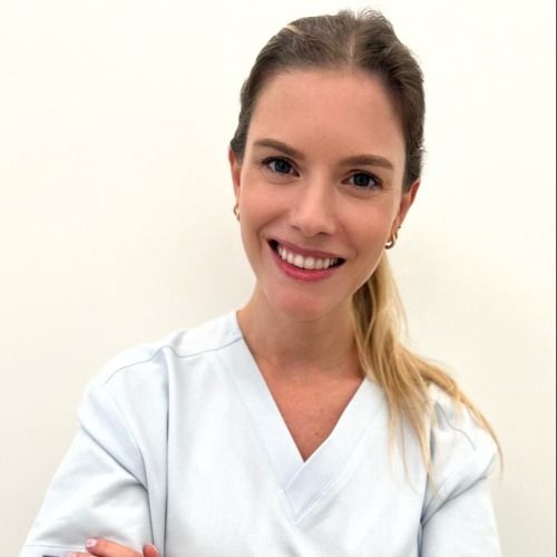 Laura Mirakaj (Dentiste): Prenez rendez-vous en ligne