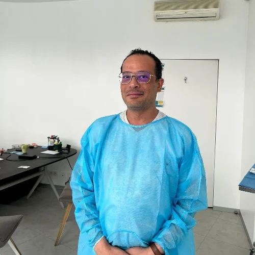 Farah Faouzi (Dentiste): Prenez rendez-vous en ligne