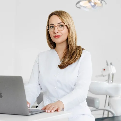 Marina Catarau (Orthodontist): Boek online een afspraak