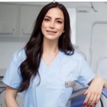 Alyssa Charfi (Dentiste): Prenez rendez-vous en ligne