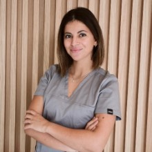 Amal JARRI (Dentiste): Prenez rendez-vous en ligne