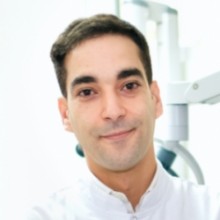 Islem Kerkeni (Dentiste spécialisé en implantologie et extractions): Prenez rendez-vous en ligne
